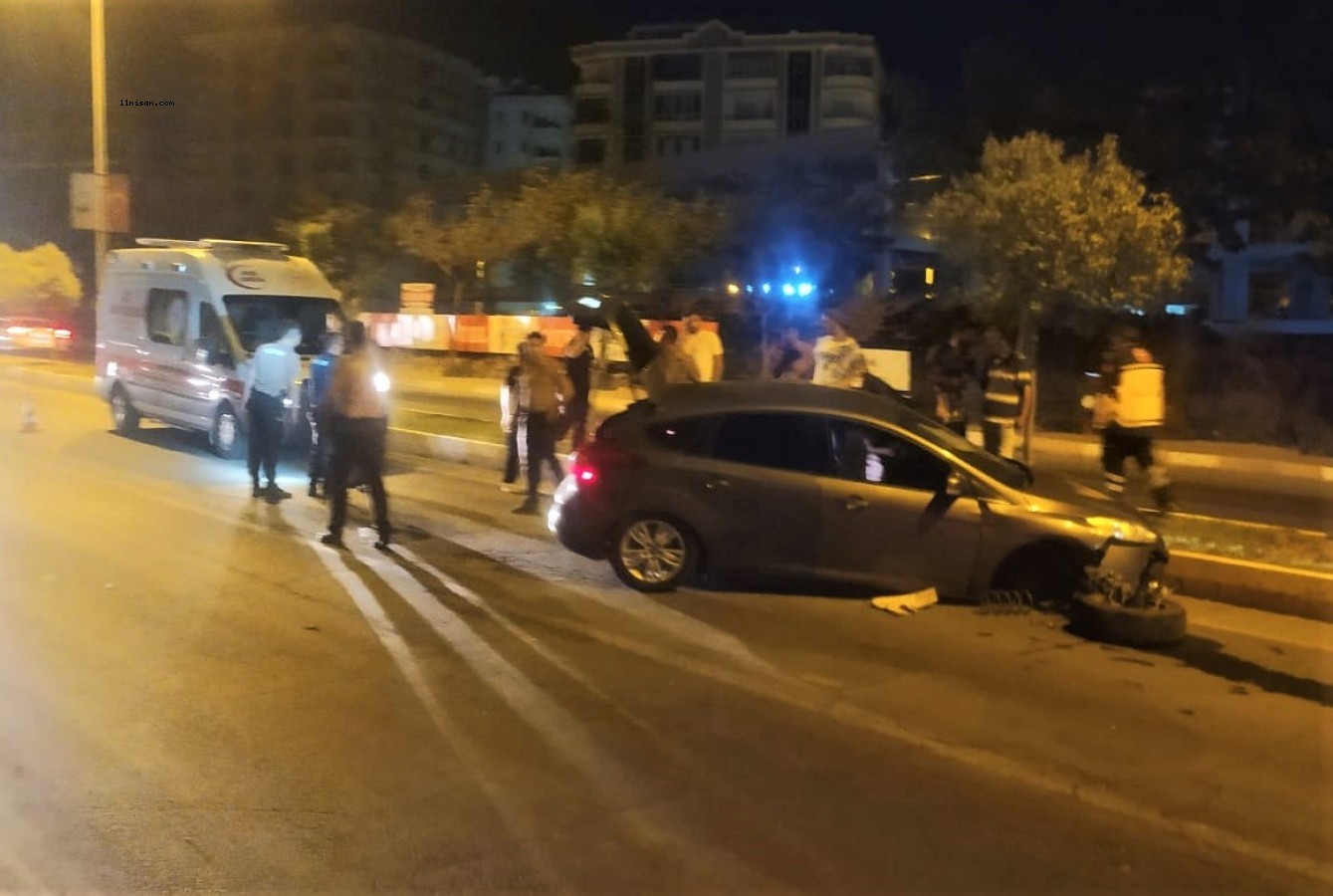 Şanlıurfa’da kaza yapan otomobilin tekerleği koptu!