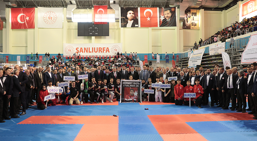 Beyazgül: Gençlerimizin yeri spor salonlarıdır;