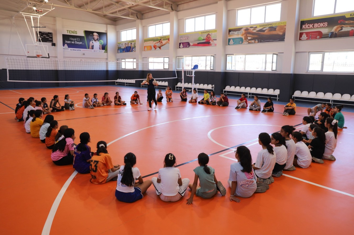 KARAKÖPRÜ'DE ÇOCUKLAR YAZ SPOR KURSLARINDA GELİŞİYOR;