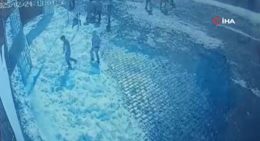 Muş’ta Trajik Kaza: İlkokul Öğrencisinin Başına Buz Kütlesi Düştü