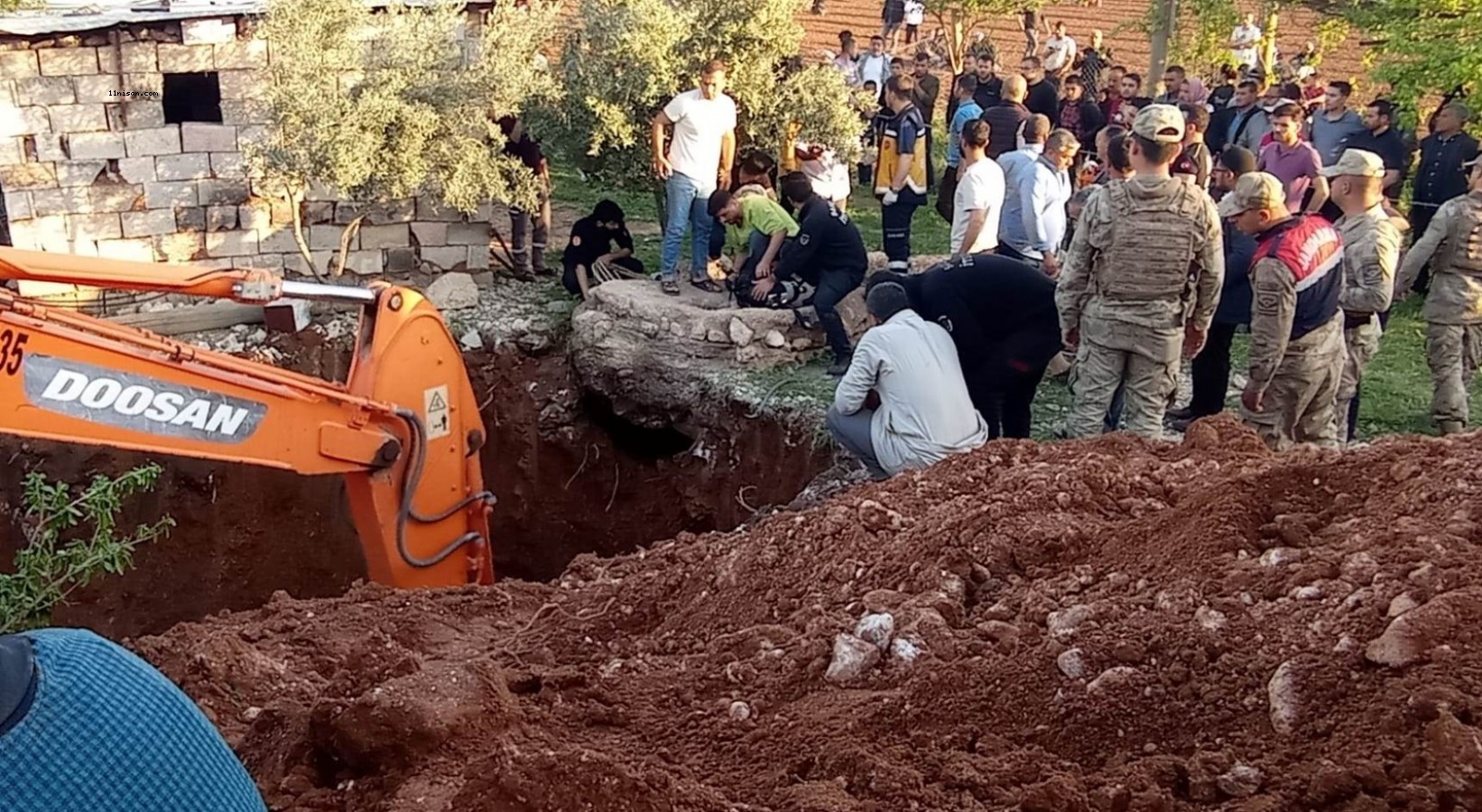 Urfa'da su kuyusuna düşen çocuk için ekipler seferber oldu;