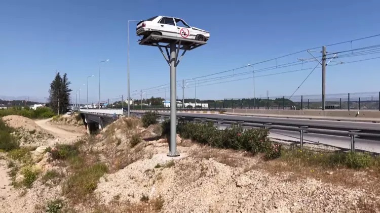 Metrelerce yüksekteki hurda araçla kazalara dikkat çekiliyor;