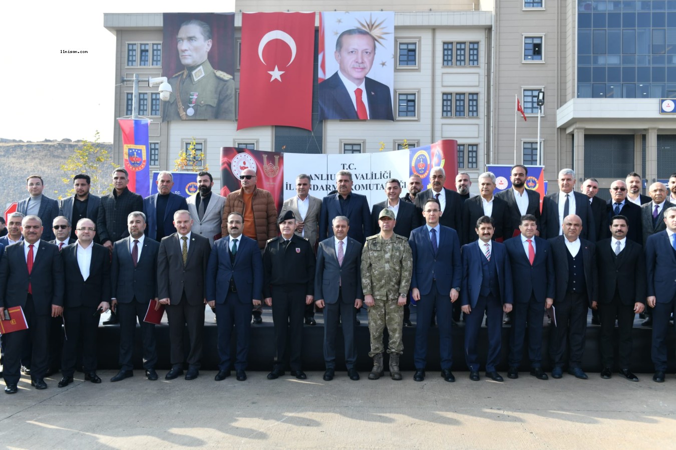 İŞ İNSANLARININ DESTEKLERİYLE SAĞLANAN ARAÇLAR JANDARMAYA TESLİM EDİLDİ;