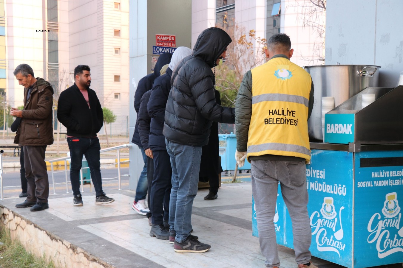 HALİLİYE BELEDİYESİ, GÖNÜL ÇORBASI İKRAMI İLE YÜREKLERİ ISITIYOR;