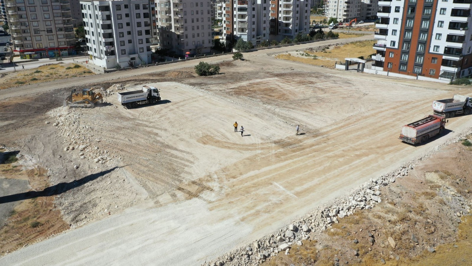 Karaköprü’ye 3 sentetik çim saha yapılıyor;