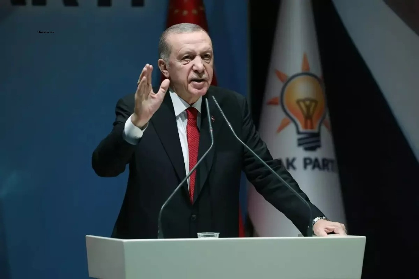 ERDOĞAN'DAN YENİ ANAYASA MEDAJI: 10 ARKADAŞIMI GÖREVLENDİRDİM;