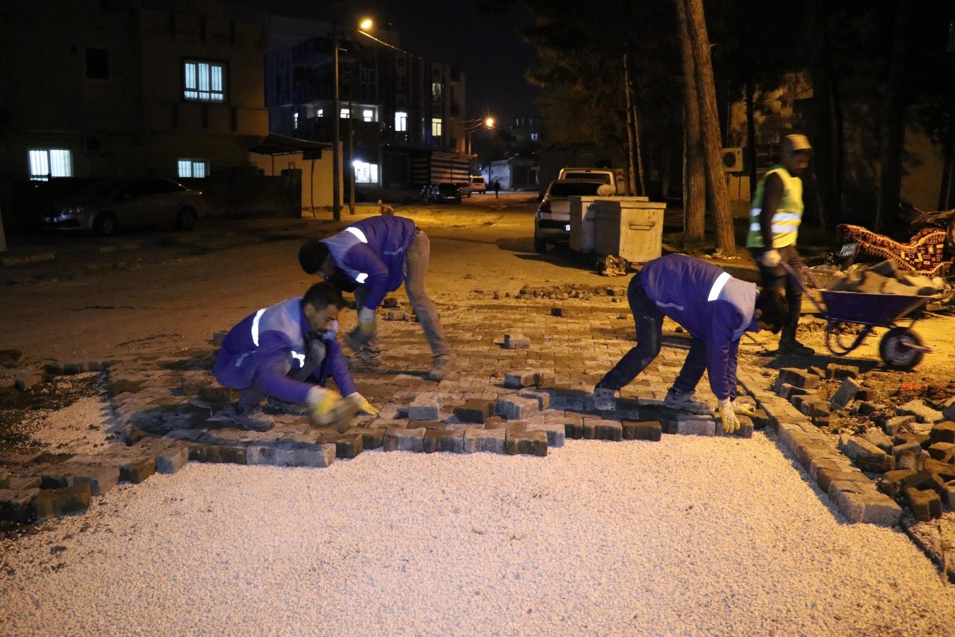 Yenilenen yollar mahalle sakinlerinin hizmetine sunuluyor;