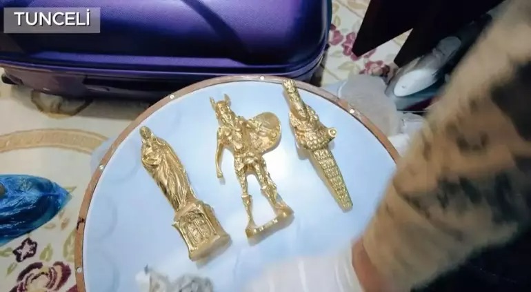 Define haritası çizip, gömdükleri sahte heykelleri buldurarak dolandırdılar: 25 gözaltı;
