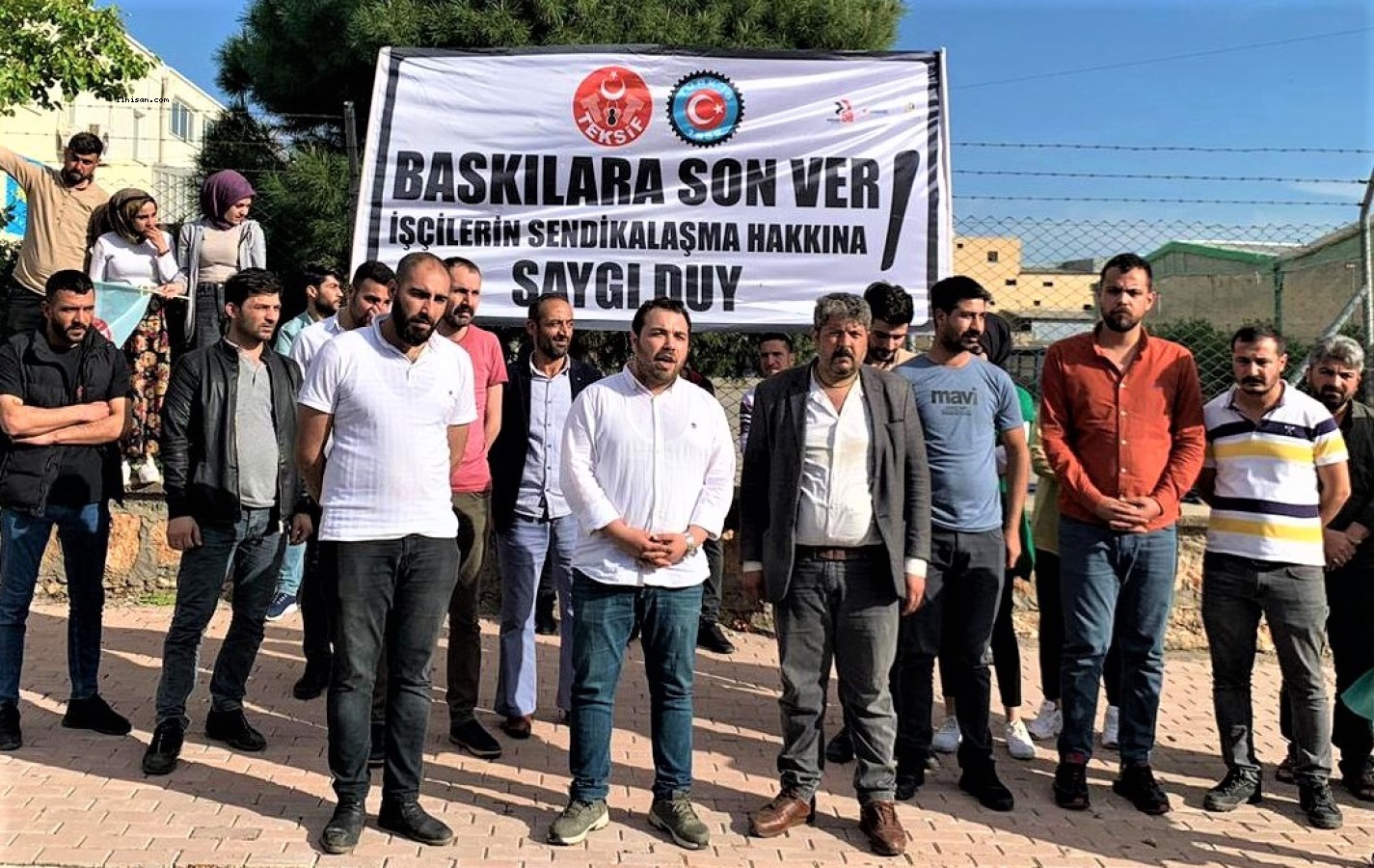 Şanlıurfa’da işten çıkarılan işçiler haklarını arıyor;