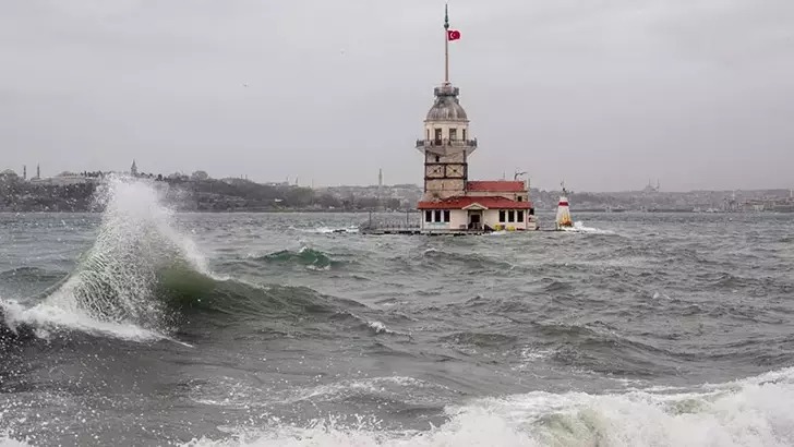 AKOM'DAN İSTANBUL İÇİN FIRTINA UYARISI;