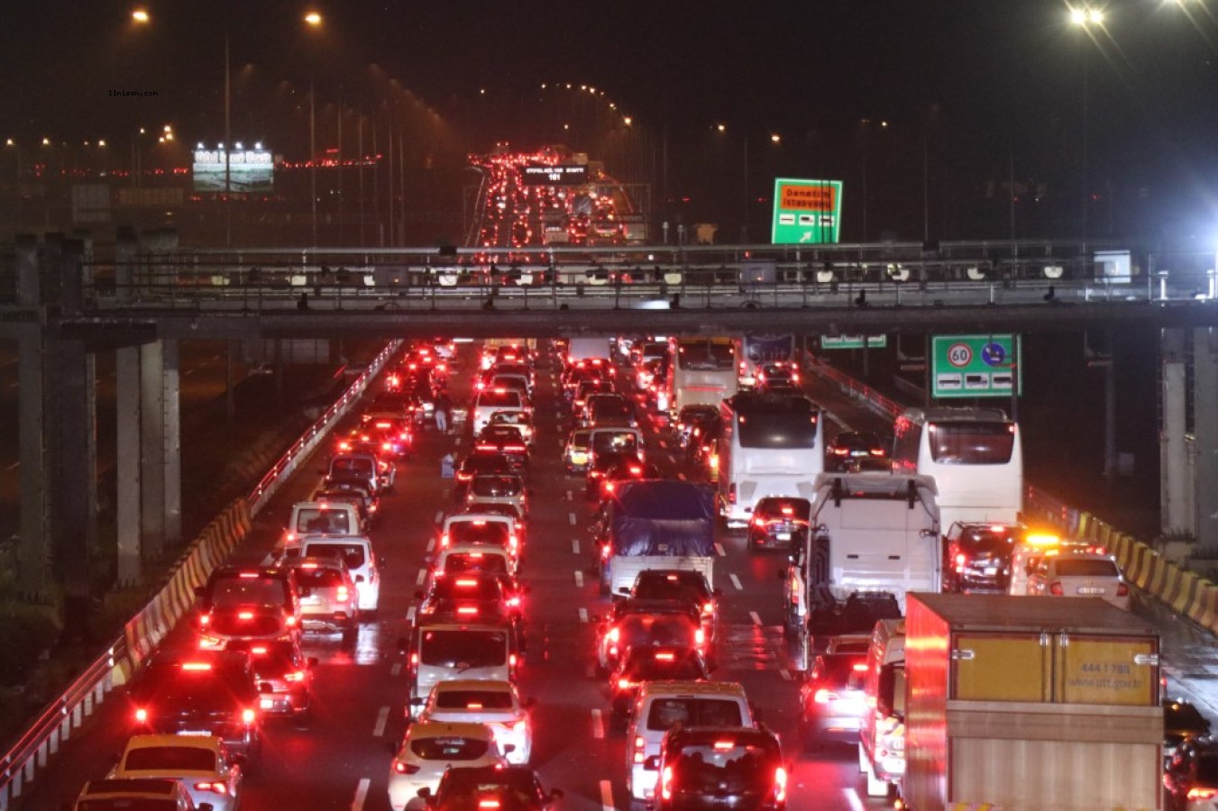 Bayram göçü başladı: Otoyolların kesişim noktasında trafik durdu;