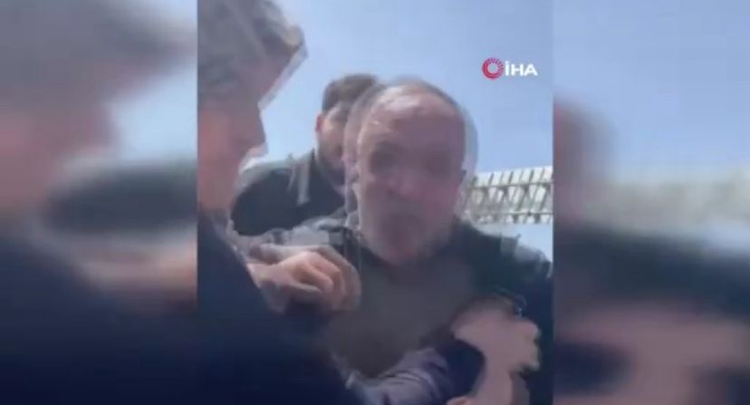 Elazığ’da sürücünün saldırıya uğradığı anlar kamerada;