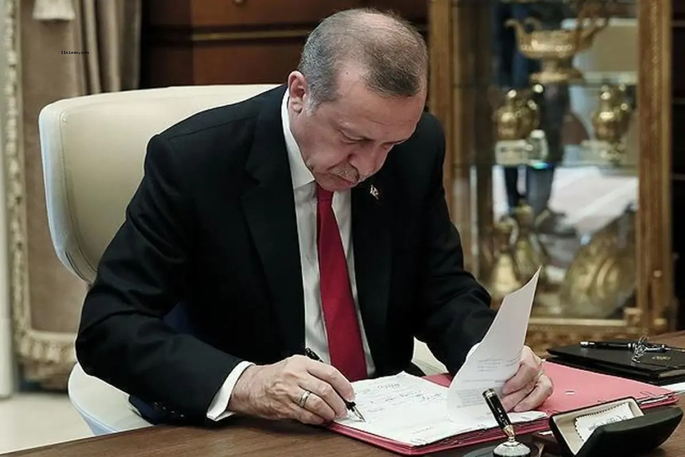 İŞÇİLERİN KARARI ERDOĞAN'IN İMZASI İLE ERTELENDİ