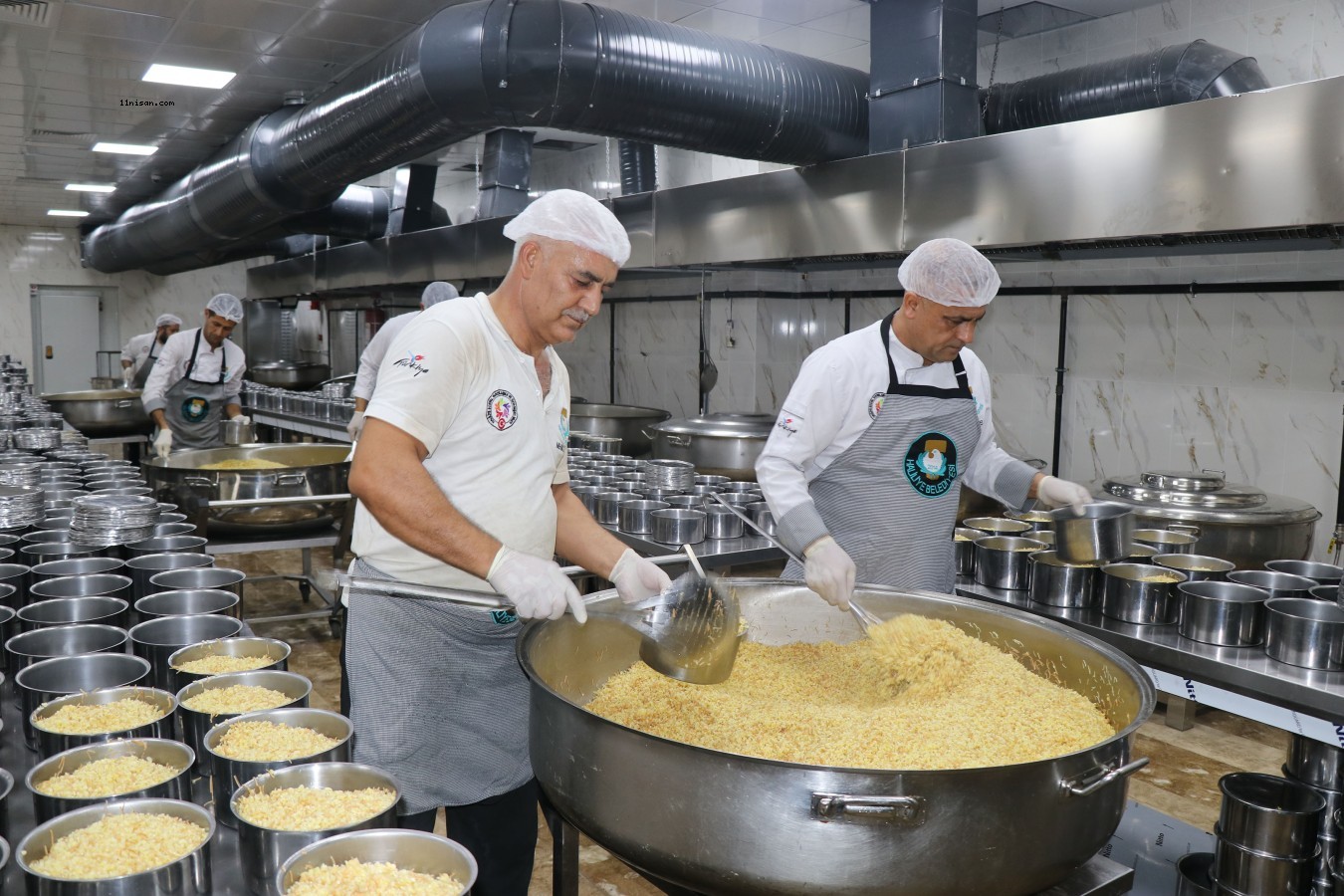 Haliliye’de Aşevleri günlük yemek yapıyor;