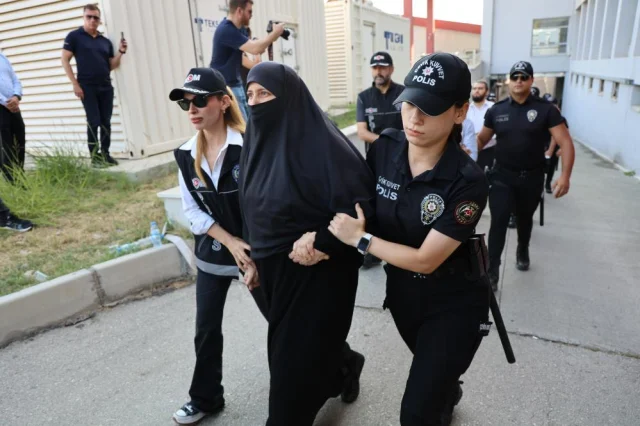 alparslan-kuytul-ve-esi-tutukl-20168414-2075_1_m.webp